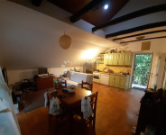 Dvosobni stan s prostranom terasom, garažom i zajedničkim vrtom - cent