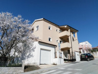 2 sobni stan, 48m2 + terasa 6m2+,klima,