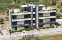Ekskluzivan jednosoban stan s privatnim vrtom i garažom