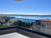 Ekskluzivan Penthouse s krovnom terasom i pogledom na more