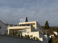 Ekskluzivna novogradnja u Lovranu – vila s bazenom, 300 m od mora