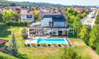 EKSKLUZIVNA PRIVATNA REZIDENCIJA U SAMOBORSKOM PERIVOJU, 350 m2