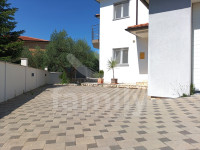 EKSKLUZIVNA PRODAJA - ELEGANTNA KUĆA NA MIRNOJ LOKACIJI