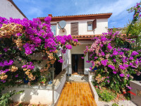 EKSKLUZIVNA PRODAJA KUĆE U BANJOLAMA, POGLED NA MORE