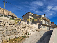 Ekskluzivna prodaja, samostojeća kuća u blizini Splita s otvorenim pog