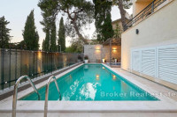 Ekskluzivna vila s bazenom blizu mora