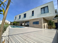 Ekskluzivna vila drugi red od mora s prekrasnim pogledom