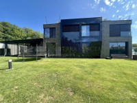 EKSKLUZIVNA VILA SA PREDIVNIM POGLEDOM