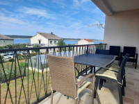 EKSKLUZIVNI APARTMAN S POGLEDOM NA MORE-LJUBAČ, 170 M OD PLAŽE!