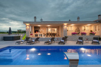 Ekskluzivno - Prekrasna prizemnica u okolici Pule