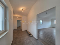 Fažana, penthouse s 2 sobe i 2 kupaonice, UPORABNA !!!