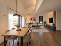 Fažana, Valbandon, 5-sobni stan, 105 m², terasa, galerija
