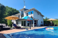 Gajnice-luksuzna samostojeća 5s vila s bazenom & velikom okućnicom od