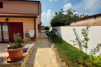 Galižana, apartmanska kuća s garažom i maslinikom