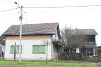 Garešnica, centar - više nekretnina na jednoj parceli-stambeno poslovn