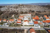 Glavice - Sinj, prekrasna moderna kuća na parceli od 3200m2!!