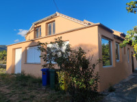GOLUBIĆ - KNIN - kuća i 913 m2 dvorišta