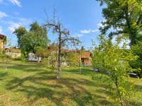 Gornje Vrapče, građevinsko zemljište s kućom, 1839 m2