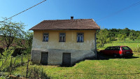 Gorski kotar, Vrbovsko, starija kuća sa velikom okućnicom