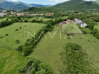 GRAČAC, GRAĐEVINSKO ZEMLJIŠTE 1356 m2