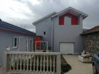 GRAČAC, STAN 190 M2, GARAŽA, KONOBA, PRODAJA!