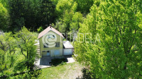 Gračac, Štikada - uređena kuća s dva stana, 138 m2