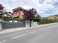 GRAČANI - PREDIVAN TROETAŽNI STAN S DVORIŠTEM I PARKIRNIM MJESTOM