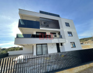 GRAD KRK,LUKSUZAN 3S+DB SA BAZENOM I KROVNOM TERASOM