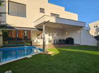 Otok Krk, grad Krk, 2-sobni stan, 112,30 m2, bazen, vrt