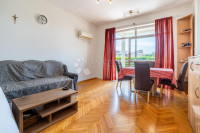 Grad Krk – elegantan apartman s privatnim vrtom, dvije terase i parkir