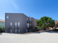 GRAD KRK – Trosobni dvoetažni apartman s lođom i djelomičnim pogledom