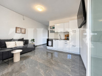 Grad Pag, 2-sobni apartman + terasa 25m2 + PM,  80 m od mora