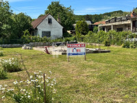 Građ. zemljište sa građevinskom dozvolom,strujom i vodom
