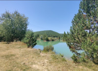 Prodaja zemljišta 2861 m2 - građevinsko 1898m2 i poljoprivredno 963m2