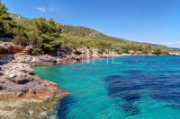 GRAĐEVINSKO ZEMLJIŠTE 2.195 m² S POGLEDOM NA MORE – GROMIN DOLAC, OTOK