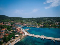 .::: Građevinsko zemljište 483 m2 na otoku Zlarinu :::.