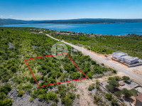 Građevinsko zemljište 700 m2 s projektom - Maslenica