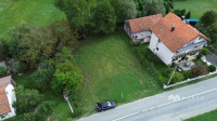 GRAĐEVINSKO ZEMLJIŠTE 720 M² – JAZVINE, RADOBOJ