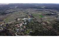Građevinsko zemljište 981 m² u Radovinu – idejni projekt, povišena poz