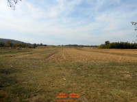 Daruvar (Lipovac Majur), oranica 2 jutra + gradilište, uz cestu!