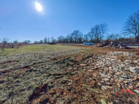 Građevinsko zemljište s građevinskom dozvolom, strujom i vodom u Sveto