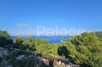 Građevinsko zemljište s pogledom na uvalu i more na otoku Žirju 702 m2