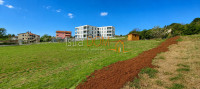* POMER – GRAĐEVINSKO ZEMLJIŠTE 738 m², 100 METARA OD MORA S POGLEDOM