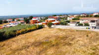 Građevinsko zemljište pravilnog oblika, idealno za gradnju vile sa baz