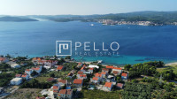 Građevinsko zemljište 366 m² s idejnim projektom i pogledom na more –