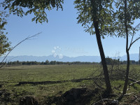 GRAĐEVINSKO ZEMLJIŠTE U PRIRODI S POGLEDOM NA VELEBIT