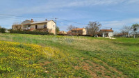 GRAĐEVINSKO ZEMLJIŠTE S PROJEKTOM ZA 2 KUĆE S BAZENOM