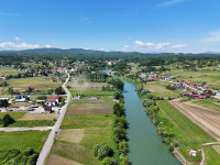 Građevinsko zemljište uz rijeku u Ozlju