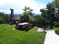 Građevinsko zemljište s kućom, Vrapče, 2995 m2, pogled, zelenilo!