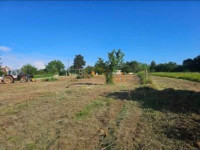 * GRAĐEVINSKO ZEMLJIŠTE 1.410 m² – OKOLICA ŽMINJA *
